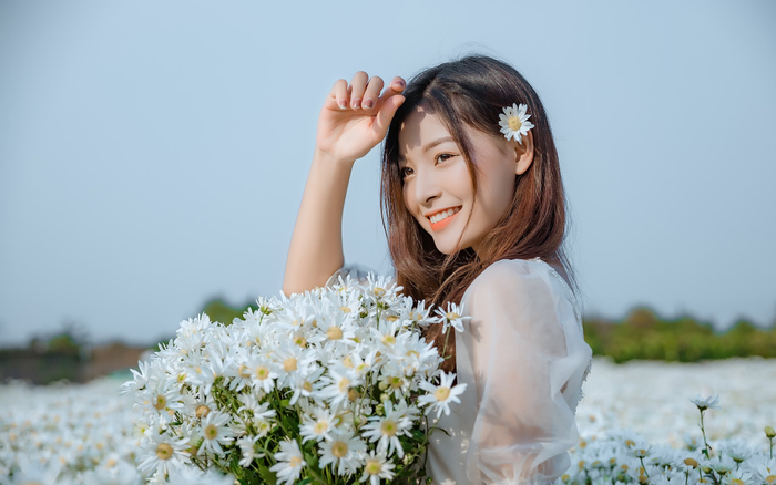 Không chỉ xinh đẹp, nữ sinh ĐH Kinh doanh và Công nghệ Hà Nội còn sở hữu loạt thành tích nổi bật khiến nhiều người ngưỡng mộ