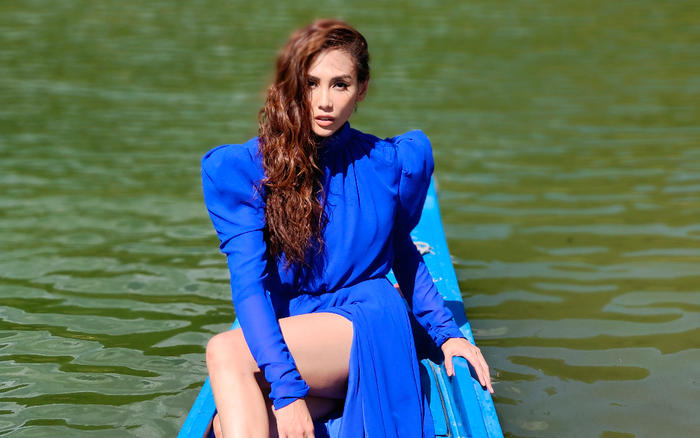 Mặc kệ nắng cháy, thuyền chông chênh, Võ Hoàng Yến tỏa sáng đúng chuẩn siêu mẫu