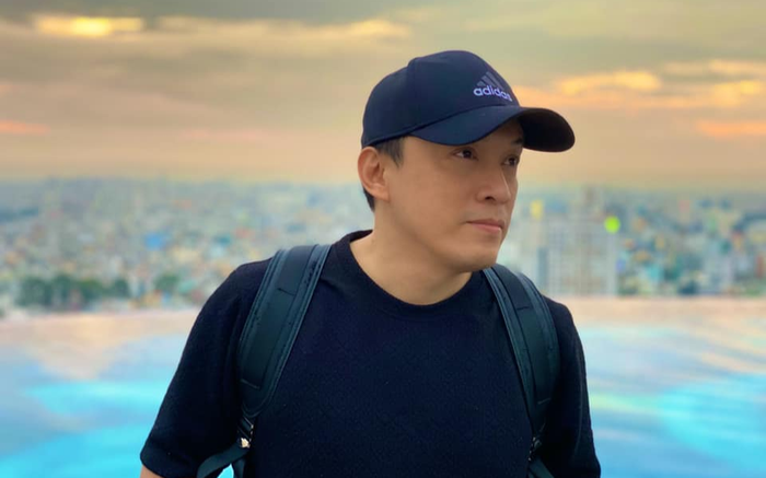 'Hack tuổi' cực đỉnh, Lam Trường bị bà xã trêu đã trẻ ngang ngửa vợ