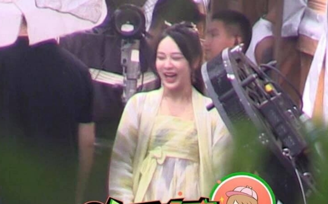 Dương Tử lộ ảnh trên phim trường 'Thanh trâm hành': Cười tít mắt nhưng vẫn bị chê béo