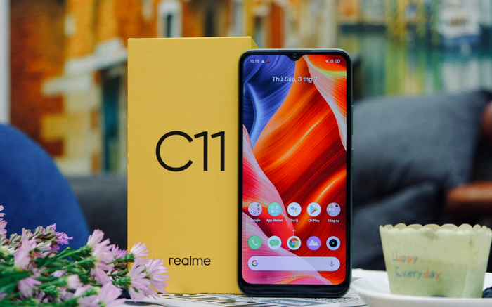 Cận cảnh smartphone tân binh của Realme tại VN: Pin 5.000 mAh, camera kép