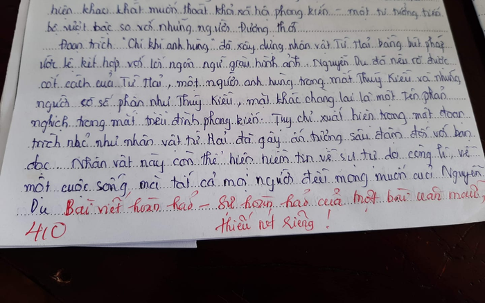 Phát hiện học trò bê nguyên xi văn mẫu vào bài kiểm tra, giáo viên vẫn phê 'bài viết hoàn hảo' và lời giải thích khiến CĐM cười ngất