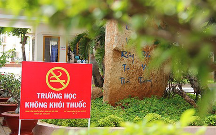 Nghiêm cấm giáo viên, giảng viên, người học... hút thuốc lá trong khuôn viên trường học
