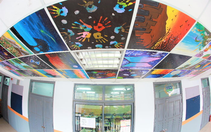 Những 'cây cọ nhí' tài năng và mái trần hành lang lớp học đẹp lung linh như vòm cung điện Louvre