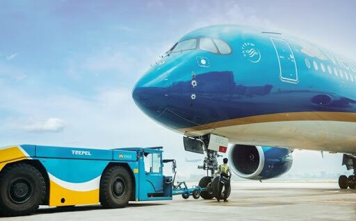 Xe kéo gẫy chốt khi di chuyển tàu bay, đường băng ở sân bay Nội Bài phải đóng cửa 17 phút