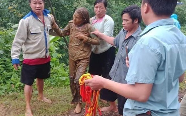 Trượt chân khi lội suối tìm trâu, một người ở Lai Châu bị lũ cuốn mất tích
