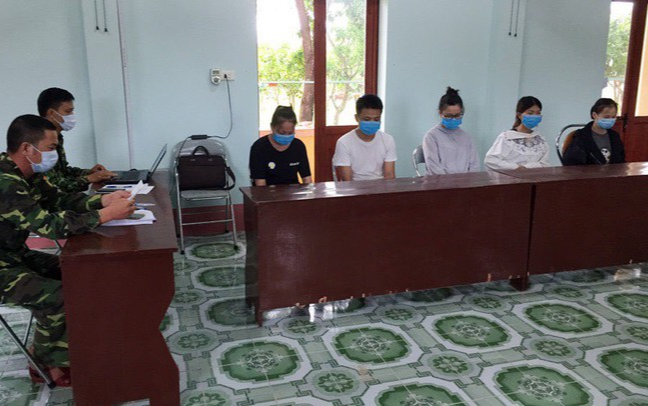 Bắt giữ 5 đối tượng nhập cảnh trái phép vào Việt Nam để đánh bạc