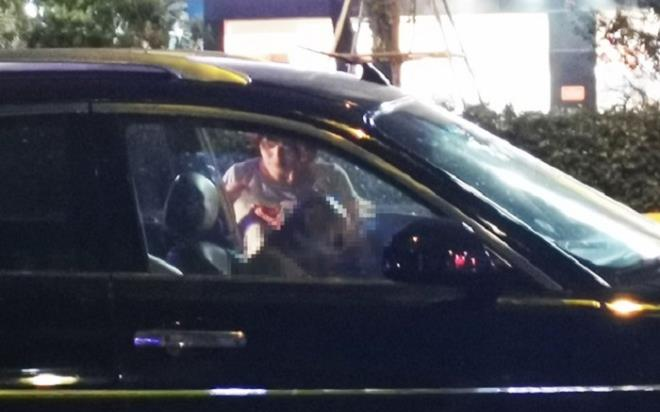 Không liên lạc được với bố, nam thanh niên phát hiện bố chết gục trong xe ô tô ở Hà Nội