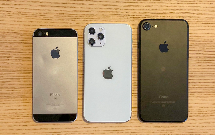iPhone 12 5.4 inch lần đầu lộ diện, 'khoe dáng' cực ngầu bên iPhone SE và iPhone 7