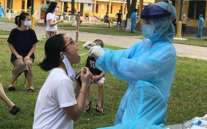 14 ca nghi nhiễm COVID-19 trong khu cách ly ở Thanh Hóa được chuyển ra Bệnh viện Nhiệt đới Trung ương