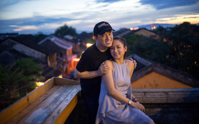 Bà xã Lam Trường chia sẻ loạt khoảnh khắc cực ngọt ngào bên chồng ở Hội An