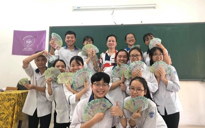 Một lớp học ở Vĩnh Phúc nhận thưởng gần nửa tỉ đồng vì có thành tích tốt trong kỳ thi Học sinh giỏi Quốc gia