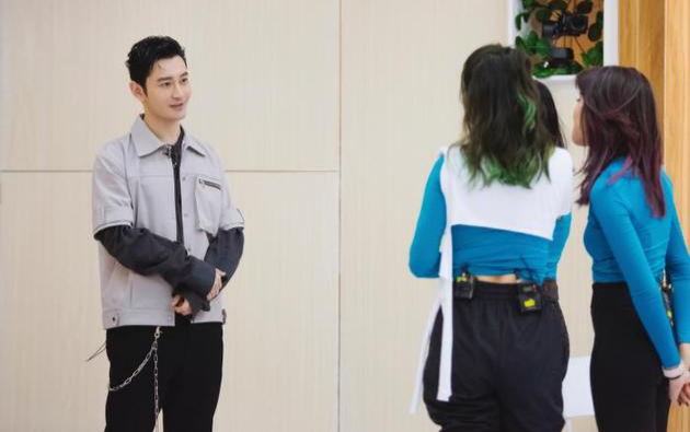 'Tỷ tỷ đạp gió rẽ sóng' được nhiều người đón nhận, Huỳnh Hiểu Minh trở thành 'gương mặt tạo không khí'