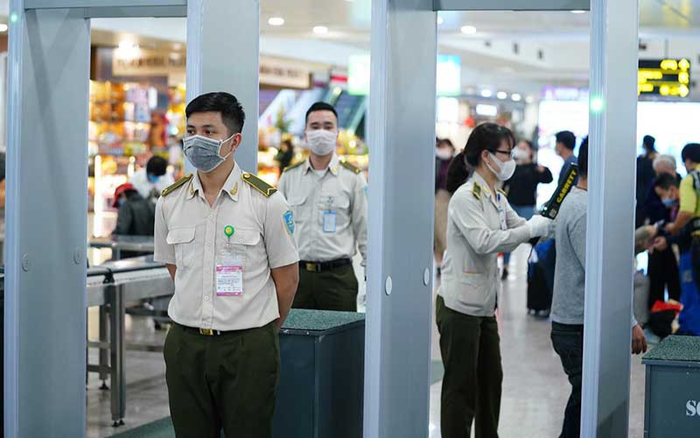 Chưa kịp lên máy bay đã bị phát hiện giấu ma túy trong cạp quần