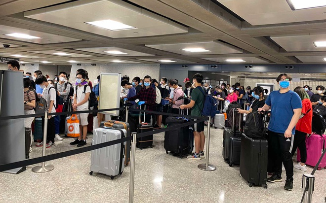 346 công dân Việt Nam tại Mỹ về nước an toàn, hạ cánh tại sân bay Nội Bài