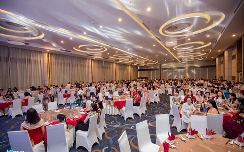 Những buổi tiệc chia tay 'sang chảnh' của các cô cậu học trò gây ra nhiều tranh cãi trái chiều