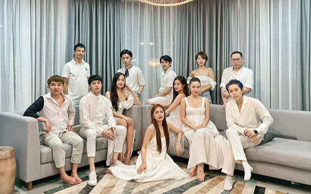 Đông Nhi viết tâm thư cho 'Gia đình văn hoá' sau chuyến du lịch sang chảnh