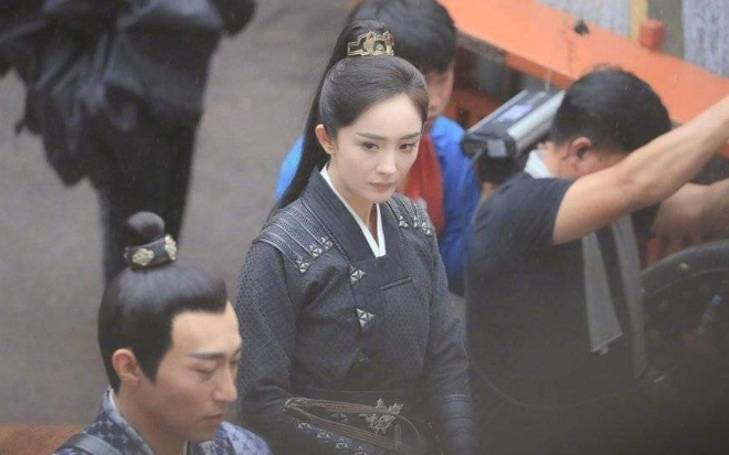 Dương Mịch trong 'Hộc Châu phu nhân': Giả trai thì tuấn tú đến mức 'cân được' cả vai Hoa Mộc Lan, làm nữ nhi thì già dặn