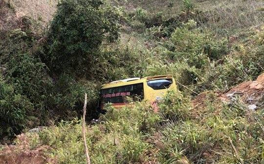 Xe khách lao xuống vực sâu, ít nhất 4 người tử vong, 28 người bị thương