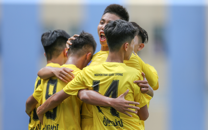 Học viện NutiFood trình làng lứa cầu thủ tài hoa, đại thắng 6-0 ở U17 Quốc gia