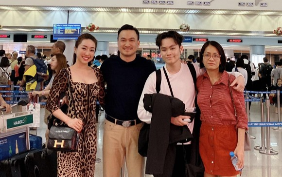 Bạn gái Chi Bảo khoe ảnh tình cảm cùng mẹ và vợ cũ của chồng tương lai