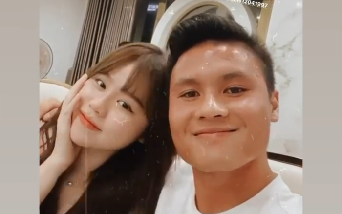 Quang Hải và bạn gái Huỳnh Anh chụp ảnh tình tứ sau loạt lùm xùm đời tư