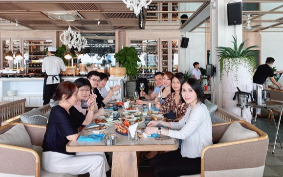 Bạn gái Chi Bảo khoe ảnh thân thiết bên mẹ chồng tương lai và vợ cũ của nam diễn viên