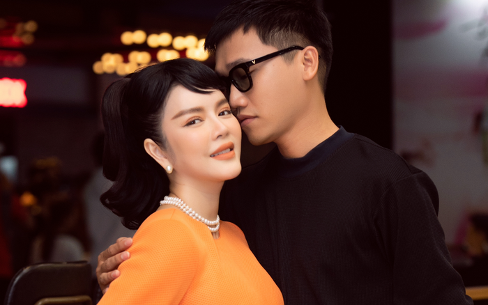 Dân mạng tò mò khi thấy Xuân Nghị tình tứ cùng Lý Nhã Kỳ