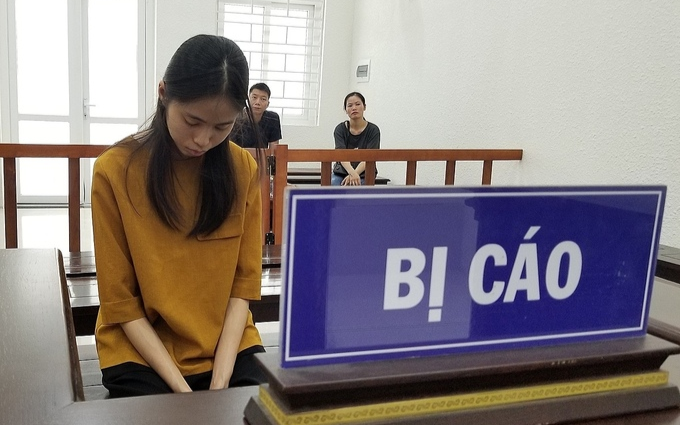 'Nữ quái' vờ mua vàng rồi tạt axit để cướp tài sản