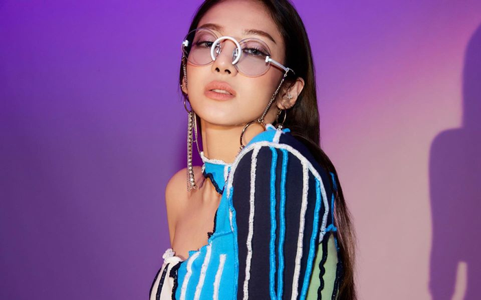 Bao năm qua, đến giờ fan SNSD mới biết được... màu tóc thật của Hyoyeon