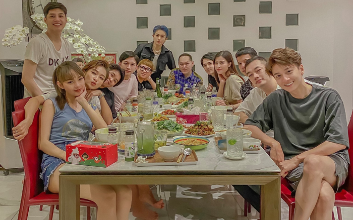 Hội ngộ 'Gia đình văn hoá' Đông Nhi - Noo Phước Thịnh, Ngô Kiến Huy không chỉ gầy đến đáng lo mà mắt còn thâm quầng