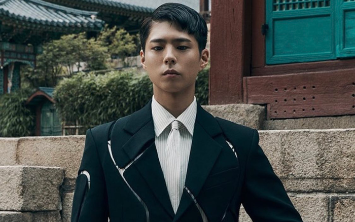 'Thế tử' Park Bo Gum nam tính ở tuổi 28 trên tạp chí, chuẩn bị nhập ngũ làm lính hải quân