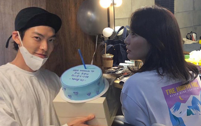 Kim Woo Bin mừng sinh nhật tuổi 32 bên 'chị đẹp' Shin Min Ah?