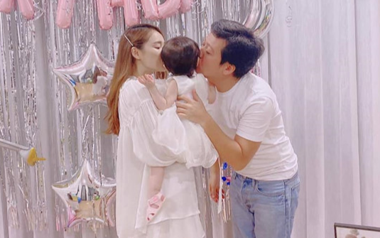 Tròn 5 năm bên nhau, Trường Giang và Nhã Phương có gì: Vợ đẹp - con khôn - người chồng mẫu mực