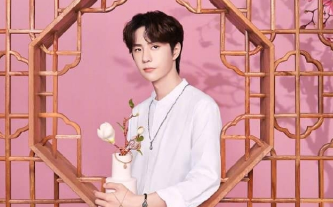 Vương Nhất Bác trong bộ sưu tập Swarovski theo văn hóa cung đình: Dịu dàng như công tử văn nhã