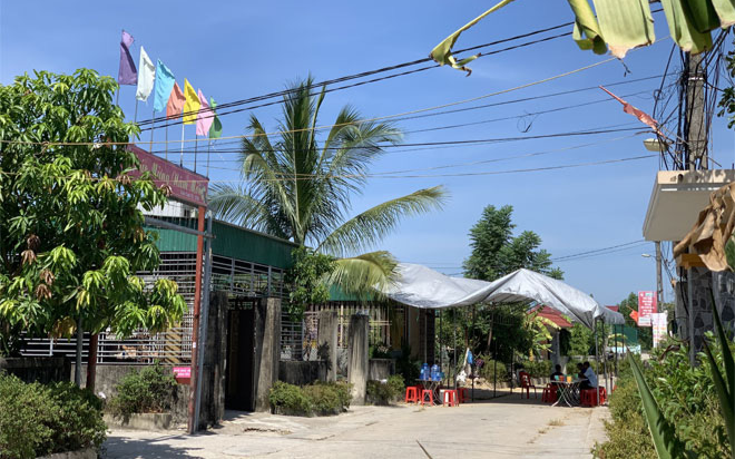 Thức dậy sớm đi chợ, vợ hoảng hốt phát hiện chồng tử vong với con dao trên bụng