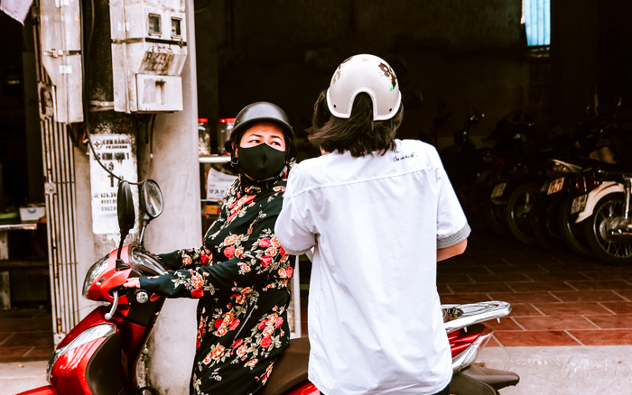 Xúc động dòng chữ người mẹ tự tay viết lên áo con gái trong mùa thi tuyển sinh vào lớp 10