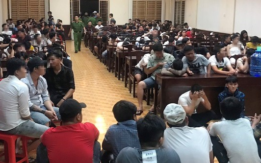 Phát hiện hàng trăm nam nữ đang phê ma túy bên trong quán bar ở Đồng Nai