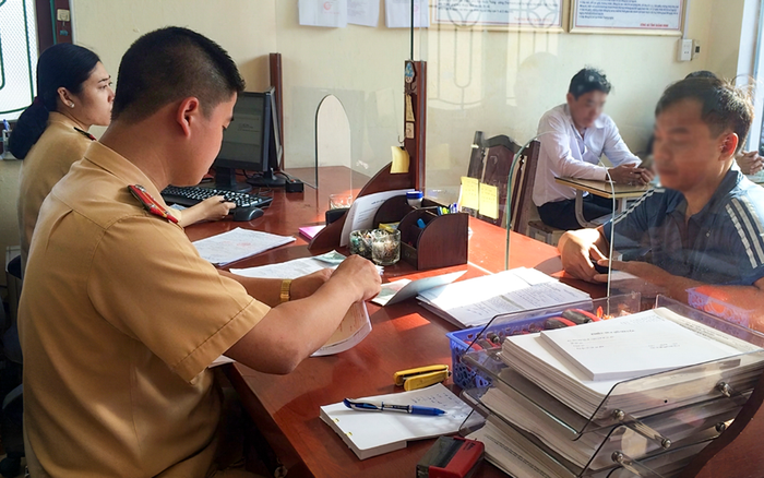 Từ 1/8, bán xe sang tỉnh khác phải nộp lại biển số và đăng ký xe