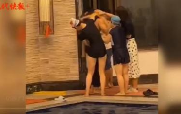 Bé trai bị đuối nước khi học bơi, giây phút cuối cùng khiến ai cũng xót xa