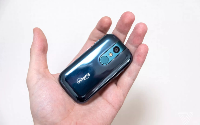 Cận cảnh Jelly 2: Smartphone nhỏ chỉ bằng thẻ ATM nhưng có đến 6GB RAM, camera khủng