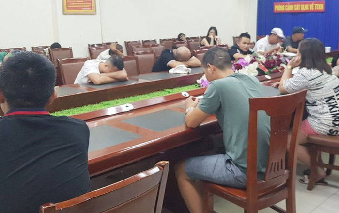 Bắt quả tang 28 thanh niên 'phê' ma túy lúc rạng sáng tại phòng karaoke