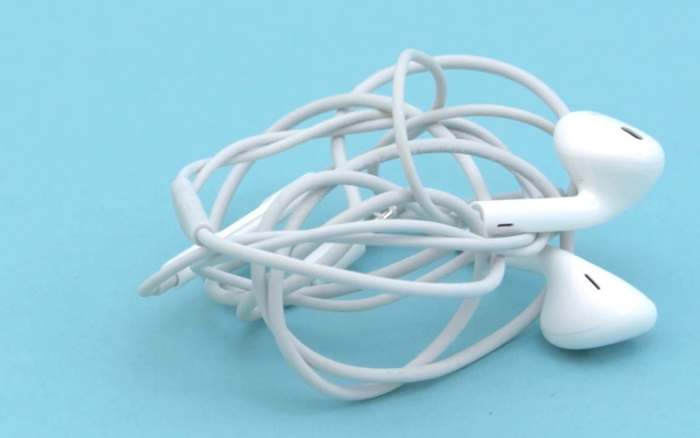 Bây giờ thì tôi đã hiểu vì sao tai nghe lúc nào cũng rối tung vào nhau