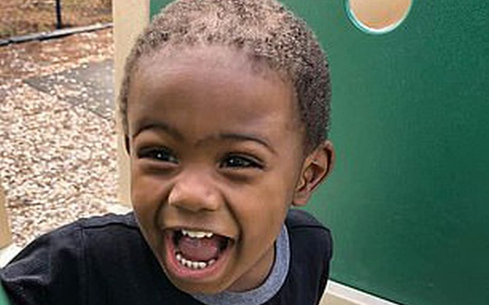 Bé trai 3 tuổi tử vong vì tự dùng súng bắn vào đầu