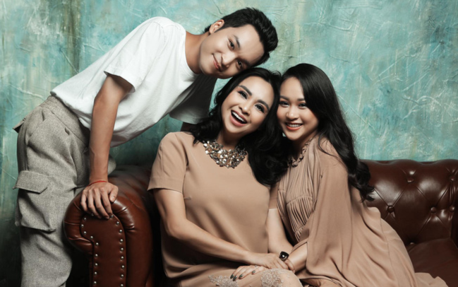 Thanh Lam khoe ảnh con trai tròn 22 tuổi, dân tình dành lời khen giống tài tử HongKong