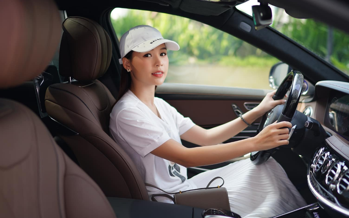 Nửa năm mua 'sương sương' 2 xế hộp, Sam 'mạnh tay' chi hẳn 5 tỷ để rước về chiếc xe như ý