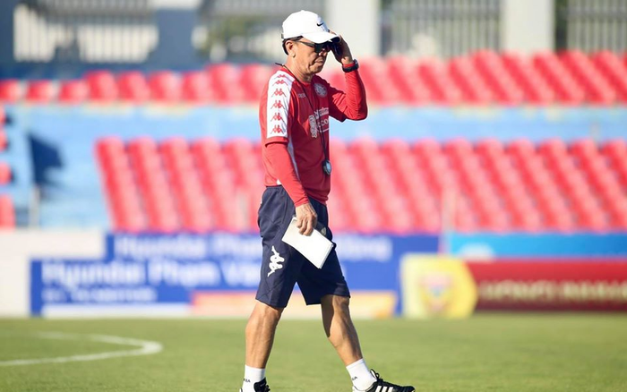 Thua đậm Hà Nội FC, HLV Chung Hae-soung nhường ghế cho Chủ tịch Hữu Thắng