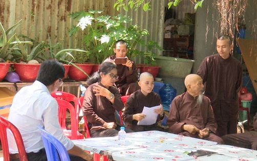 Đưa 19 người trong 'Tịnh thất Bồng Lai' đi cách ly vì tiếp xúc với một người đàn ông từ Campuchia về