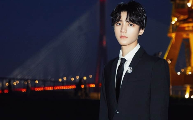 Vương Tuấn Khải mặc âu phục tham gia đêm hội Điện Ảnh và Truyền hình Trung Quốc: Tổng tài bá đạo là đây chứ đâu!