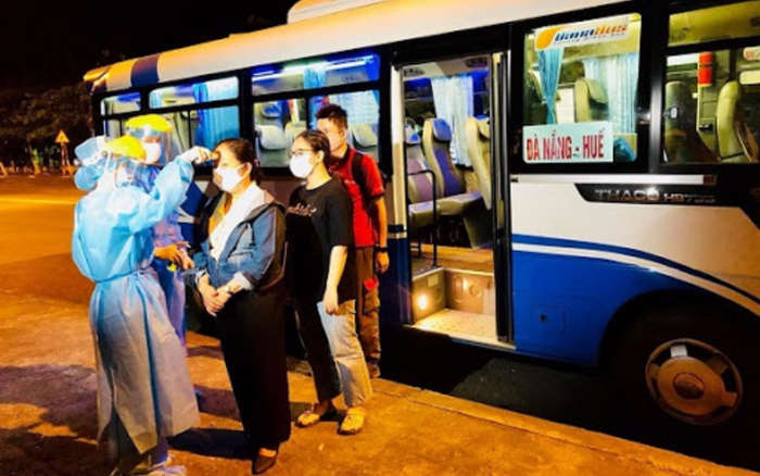 Chỉ đạo 'đi từng ngõ, gõ từng nhà, rà từng đối tượng' tại Đà Nẵng, Quảng Ngãi dập dịch COVID-19